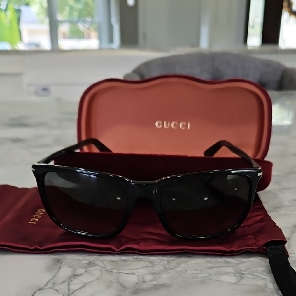 Gucci Black Wayfarer Sunglasses with Protective Case